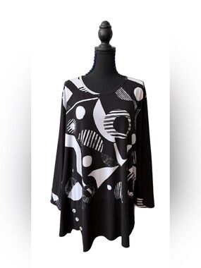 Jess and Jane Asymmetrical Abstract Black & White Long Sleeve Tunic Top